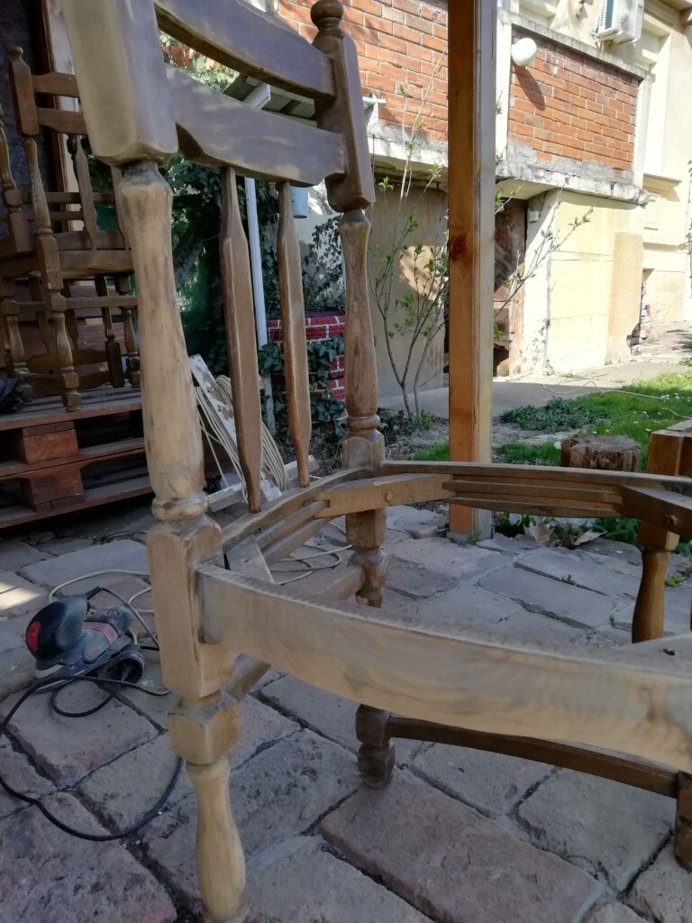 Šmirglanje stolice