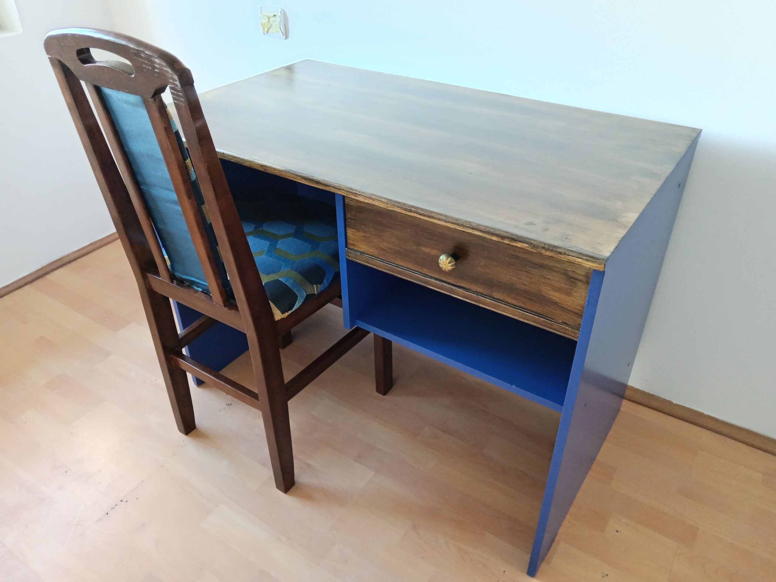 Transformacija radnog stola i stolice
