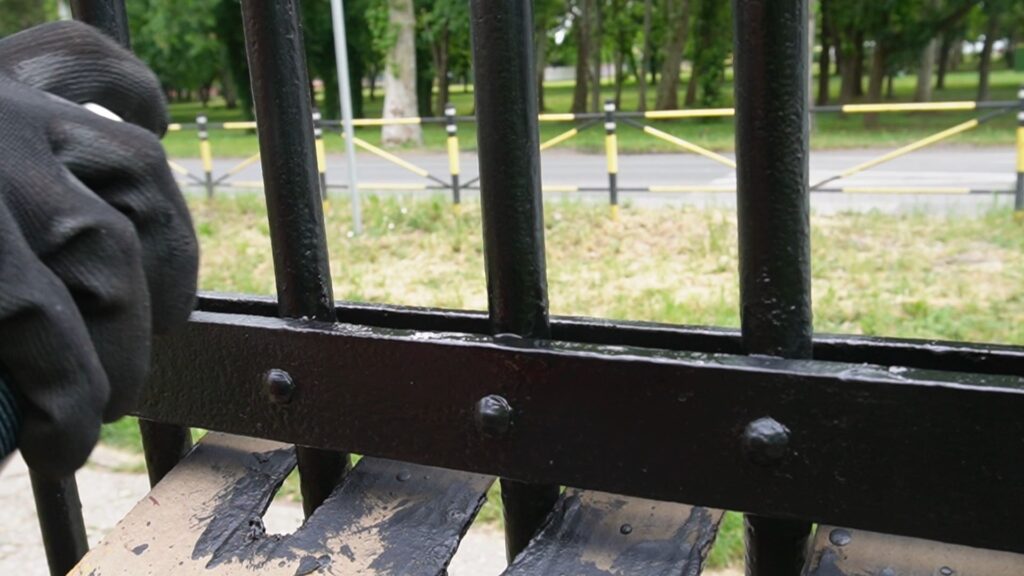 Farbanje teško dostupnih detalja sprejom za metal 3u1