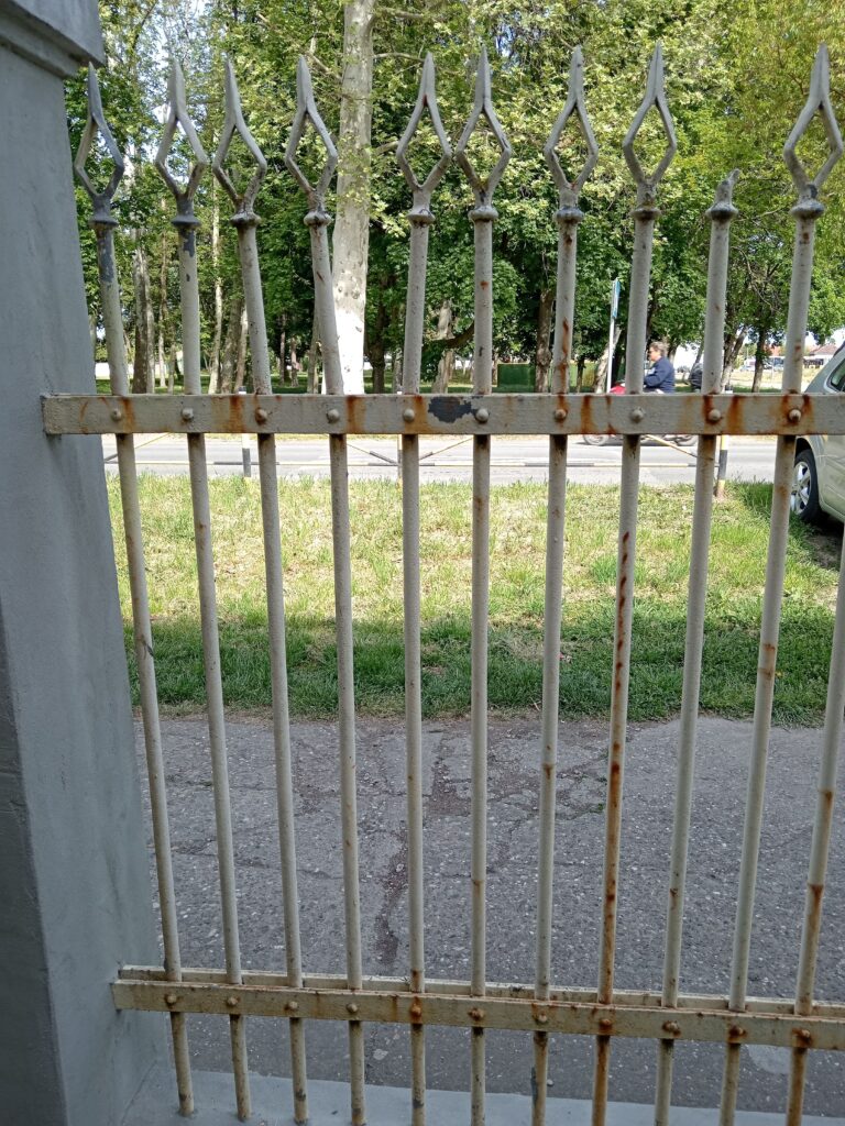 Panel ograde od kovanog gvožđa pre farbanja